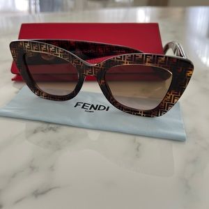FENDI cat eye-frame printed tortoiseshell acetate sunglasses